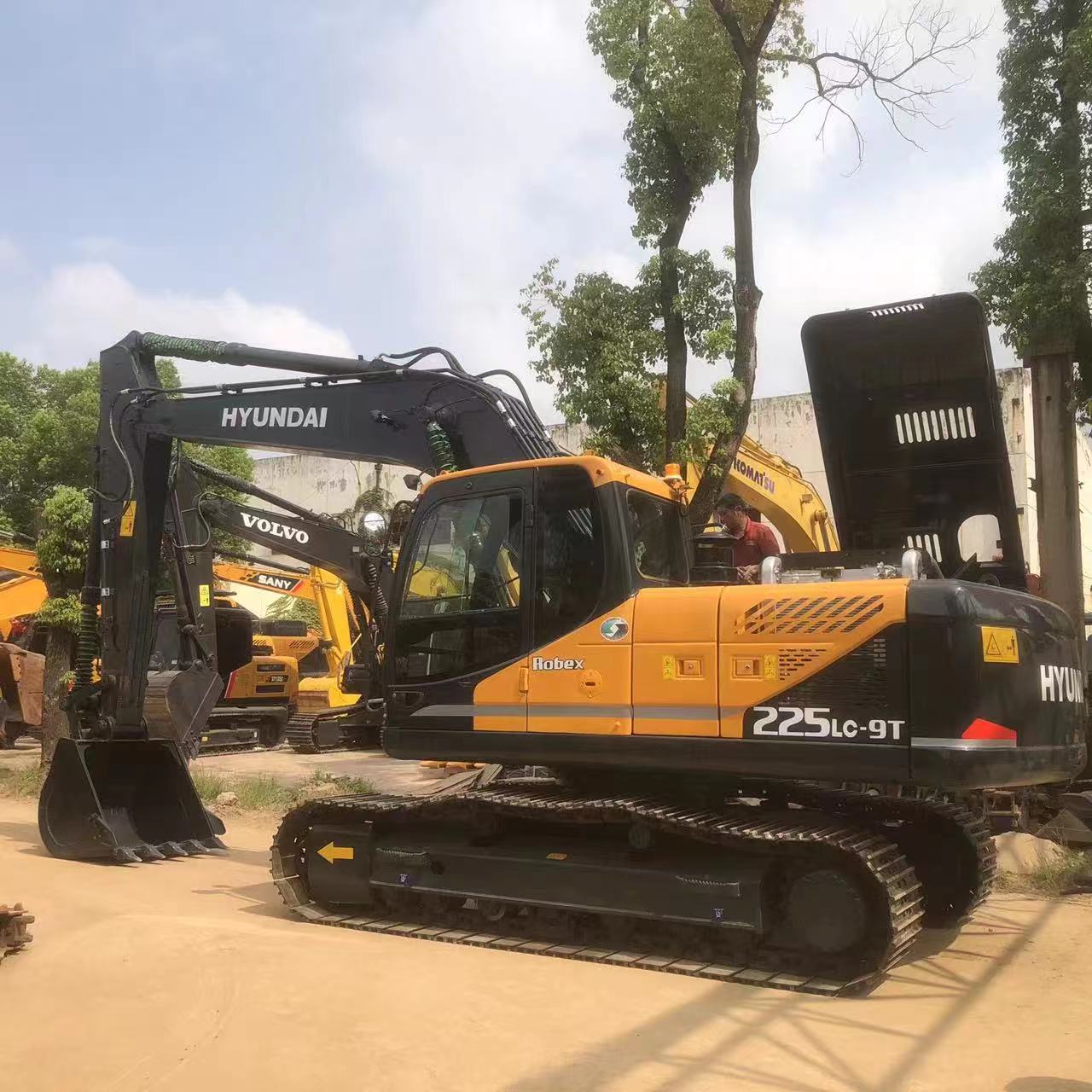 Korean Made HYUNDAI 225LC-9T 22 Ton Second Hand Excavator with 1.0 m3 Bucket Capacity
