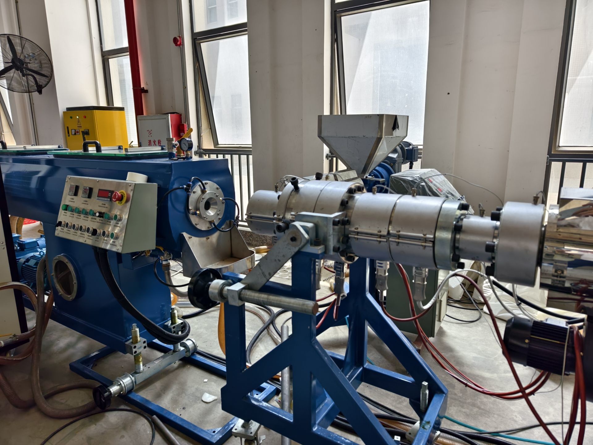 Plastic PE HDPE PPR Water Gas Oil Supply Pipe Tube Extrusion Production Line Single Screw Extruder Hose Making Machine