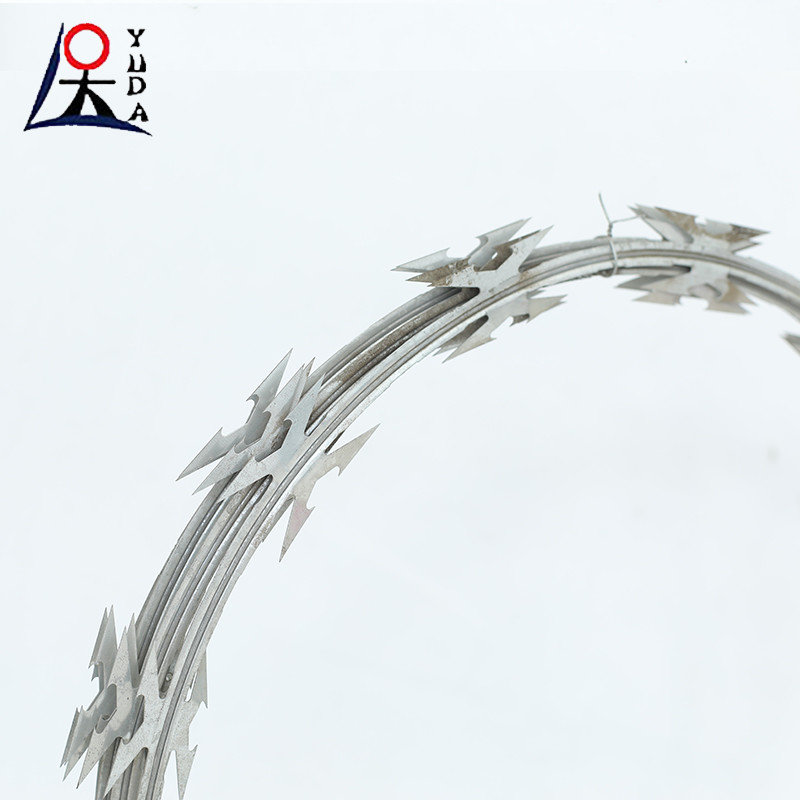 Iron Farm Safety Concertina Blade Fencing Security Wire Roll 450mm-900mm