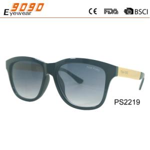 China Newest Style 2018 plastic Fashionable Sunglasses ,UV 400 Protection Lens wholesale