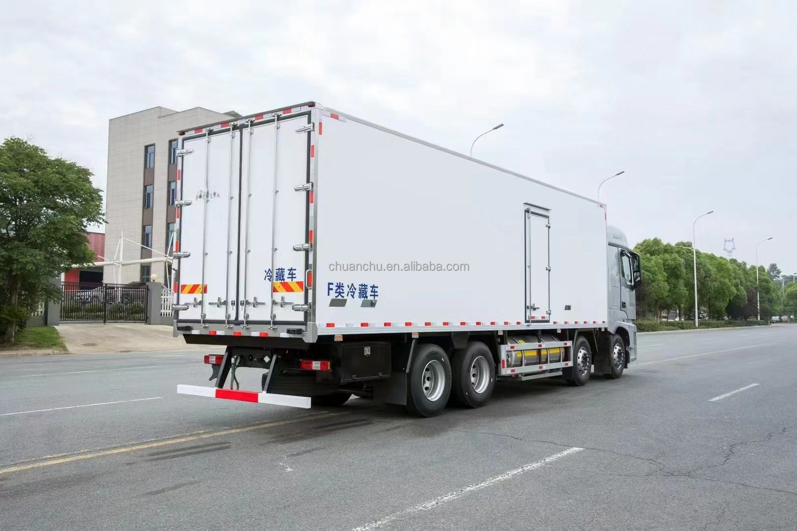 Foton 8.5m 3 Axis 6x2 Refrigerated Box Truck Gasoline Fuel Type Euro 4