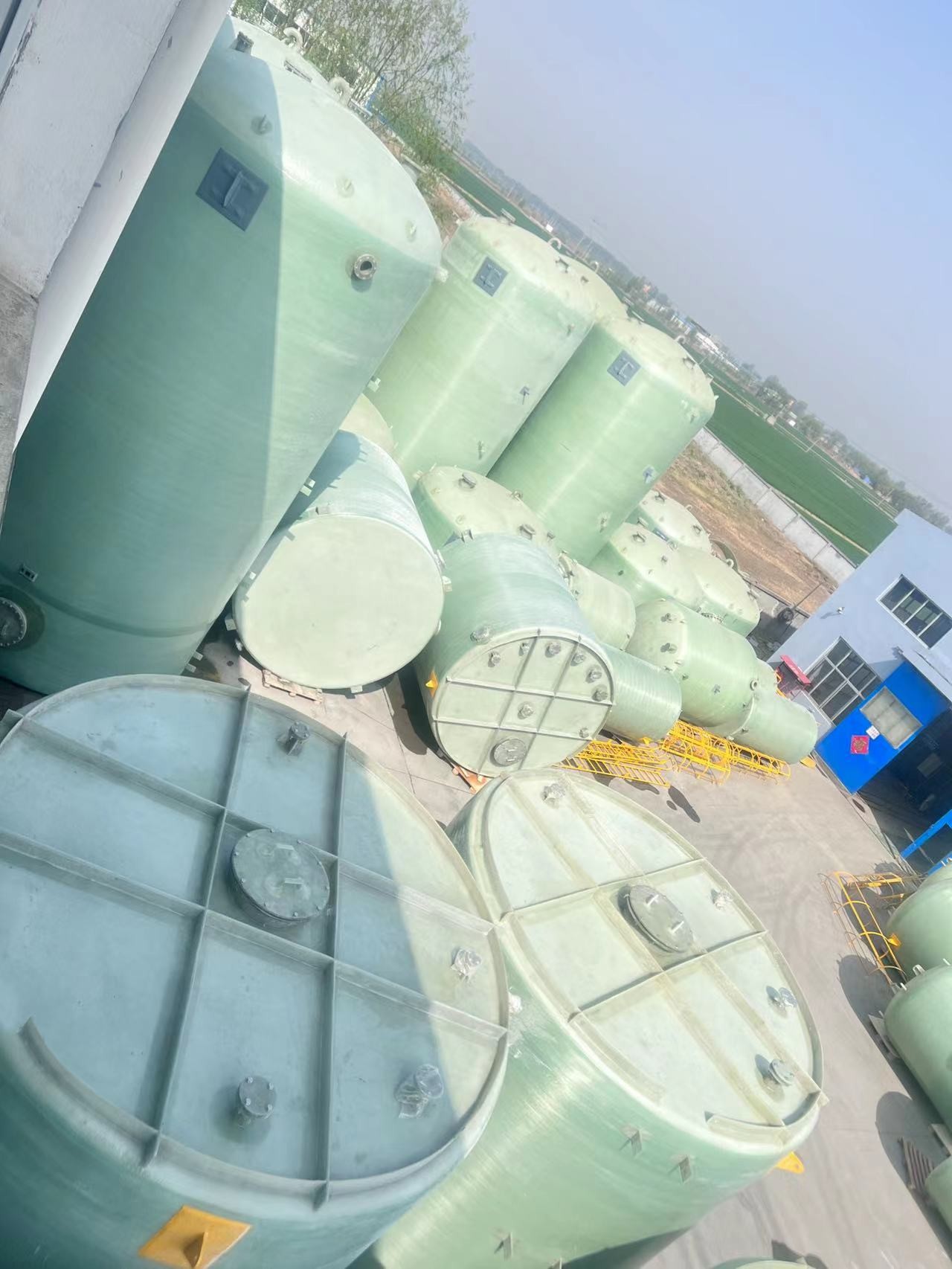 Harmless Treatment Poly Chemical Tanks 2500mm*3920mm Caustic Storage Tank