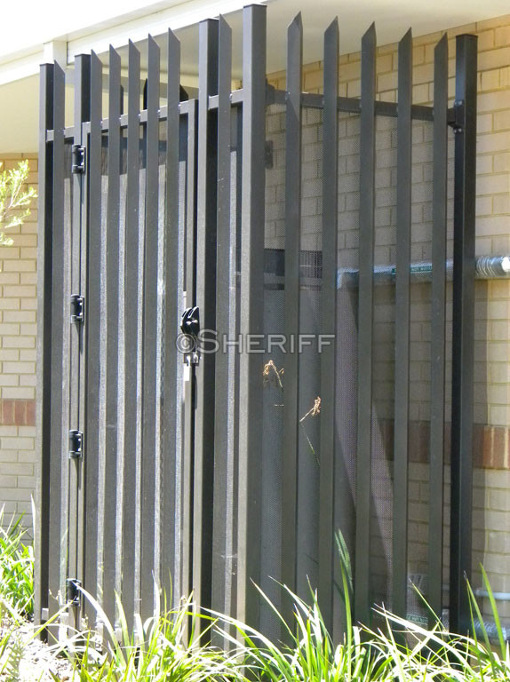 steel tubular Security Garrison Fencing 2.4M height x 2.4M width Rails 40mm upright 25mm spacing powder coated