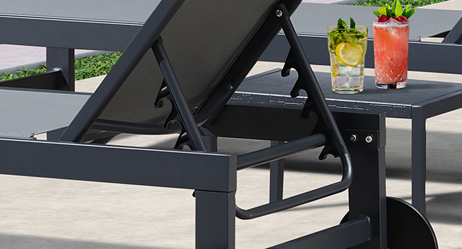 chaise lounge 