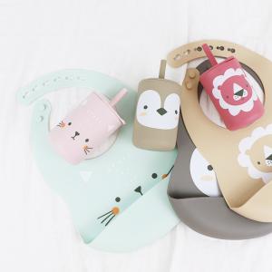 China Waterproof And Easy To Clean Silicone Baby Bib for 0-4 Years Old printed animal pattern silicone feeding bib wholesale