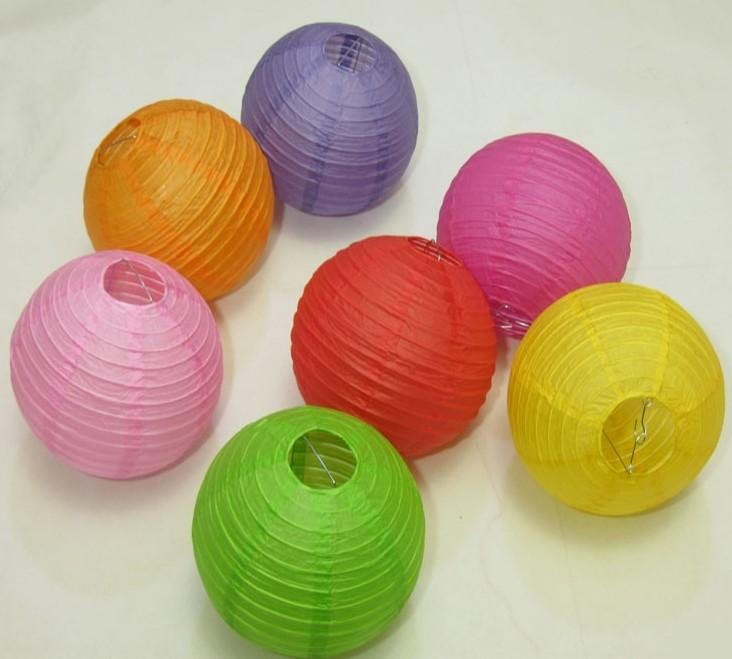 White Hanging Paper Lanterns With Rice Paper And Metal Wire Material