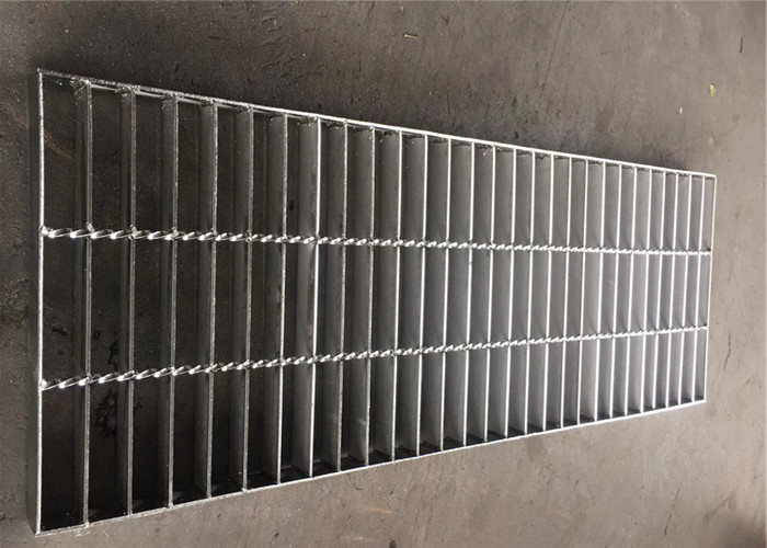 Anti Corrosion Welded Steel Grating 40*3mm Aluminum Metal Grid Flooring