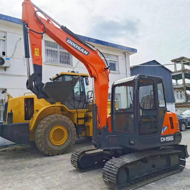 Doosan DH 55 5 Ton Smail Send Hand Excavator from Korea 2020 Model with 2001 Working Hours