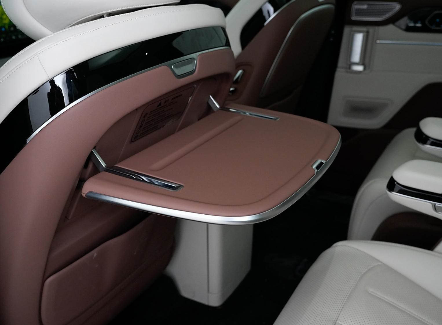 Wheelbase 3045MM MPV Hybrid with 7 Seats and 1805MM Height BYD Xia 2025 Model Big Space Vehicle