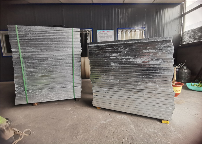 Pedestrian Catwalk Steel Grating Serrated Hot Dipped Galvanized Grating
