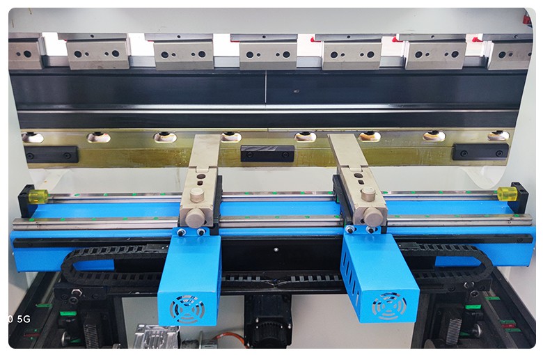 4 Axis Back Gauge (X,R,Z1,Z2)