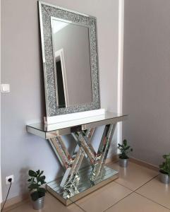 China W shape Sparkly Crushed Diamond Mirored console table wholesale