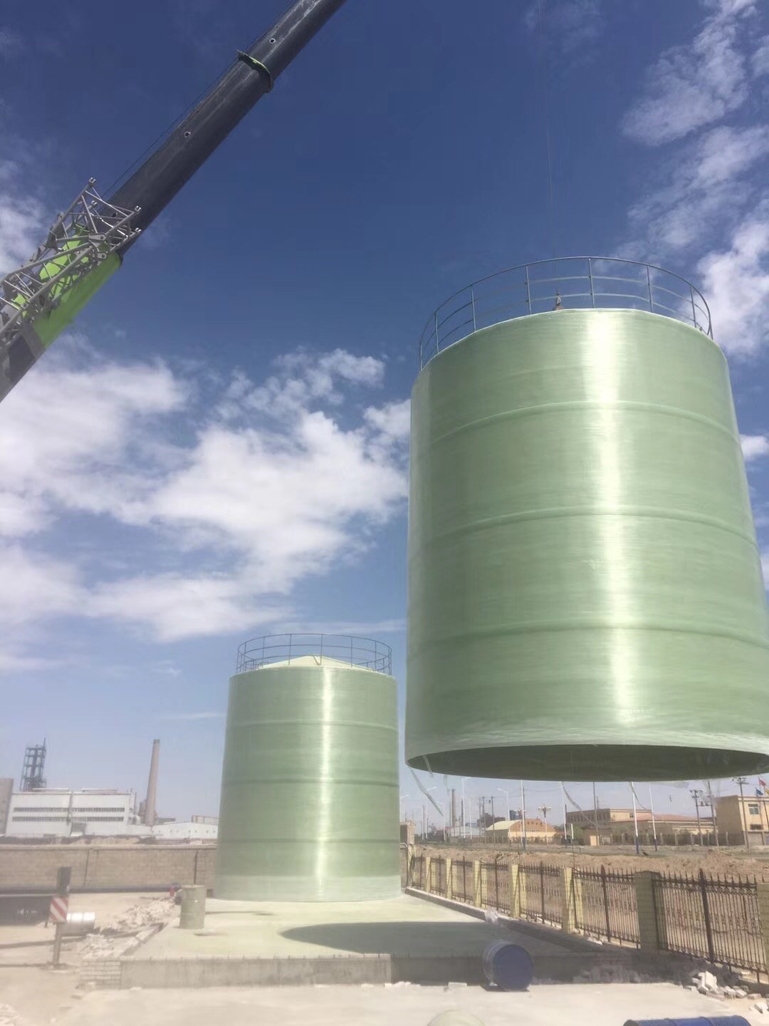 Cylindrical Frp Vertical Mixing Tank Liquid Alkali Resistant Harmless Treatment