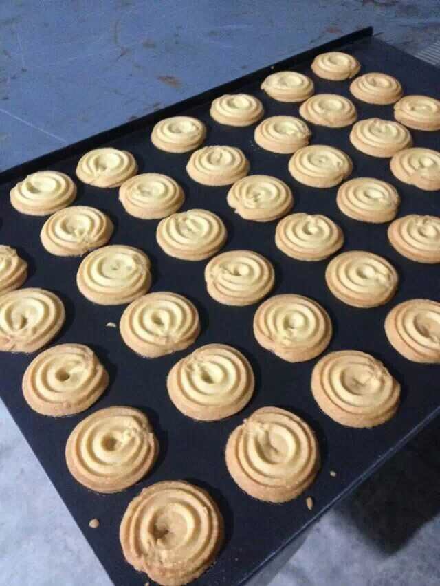 Functional Small Biscuit Making Machine/PLC Tray Type Biscuit Cookie Machine