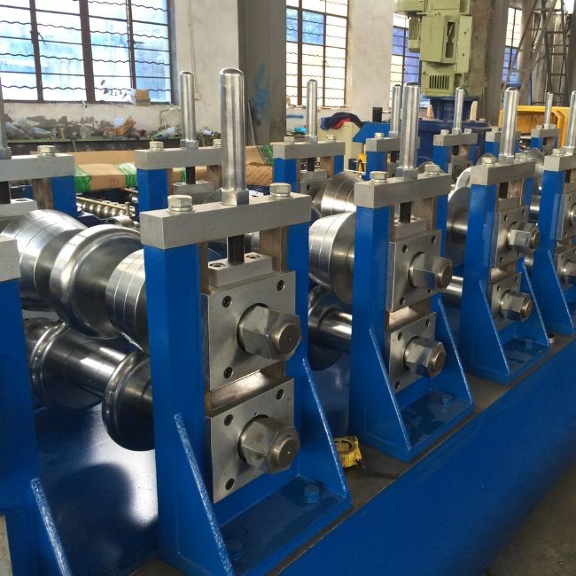 PLC Control Hydraulic Highway Guardrail Roll Forming Machine With GCr15 Steel Rollers