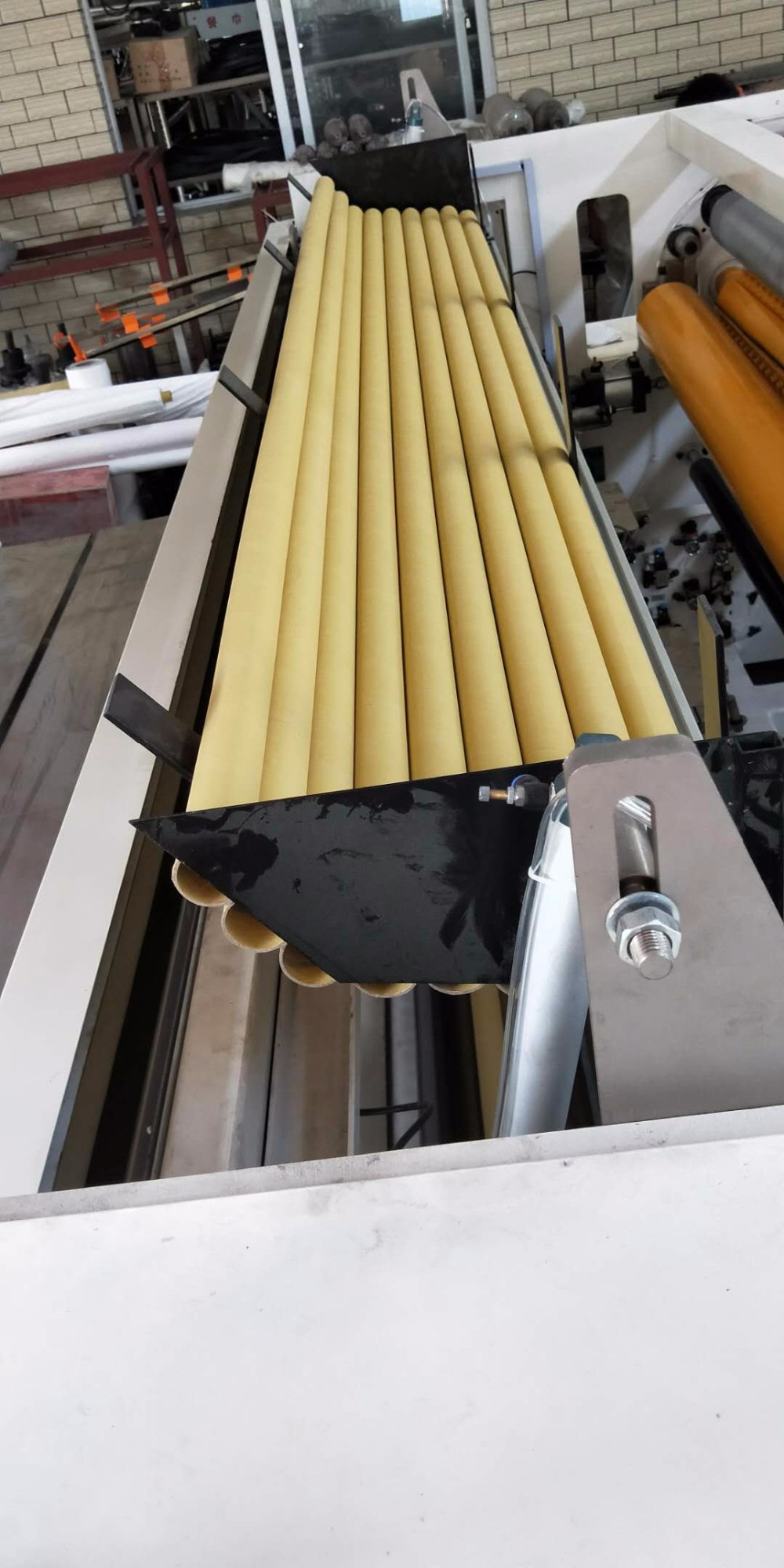 Stable Performance Roll Toilet Tissue Paper Product Embossing Processing Making Machine Price