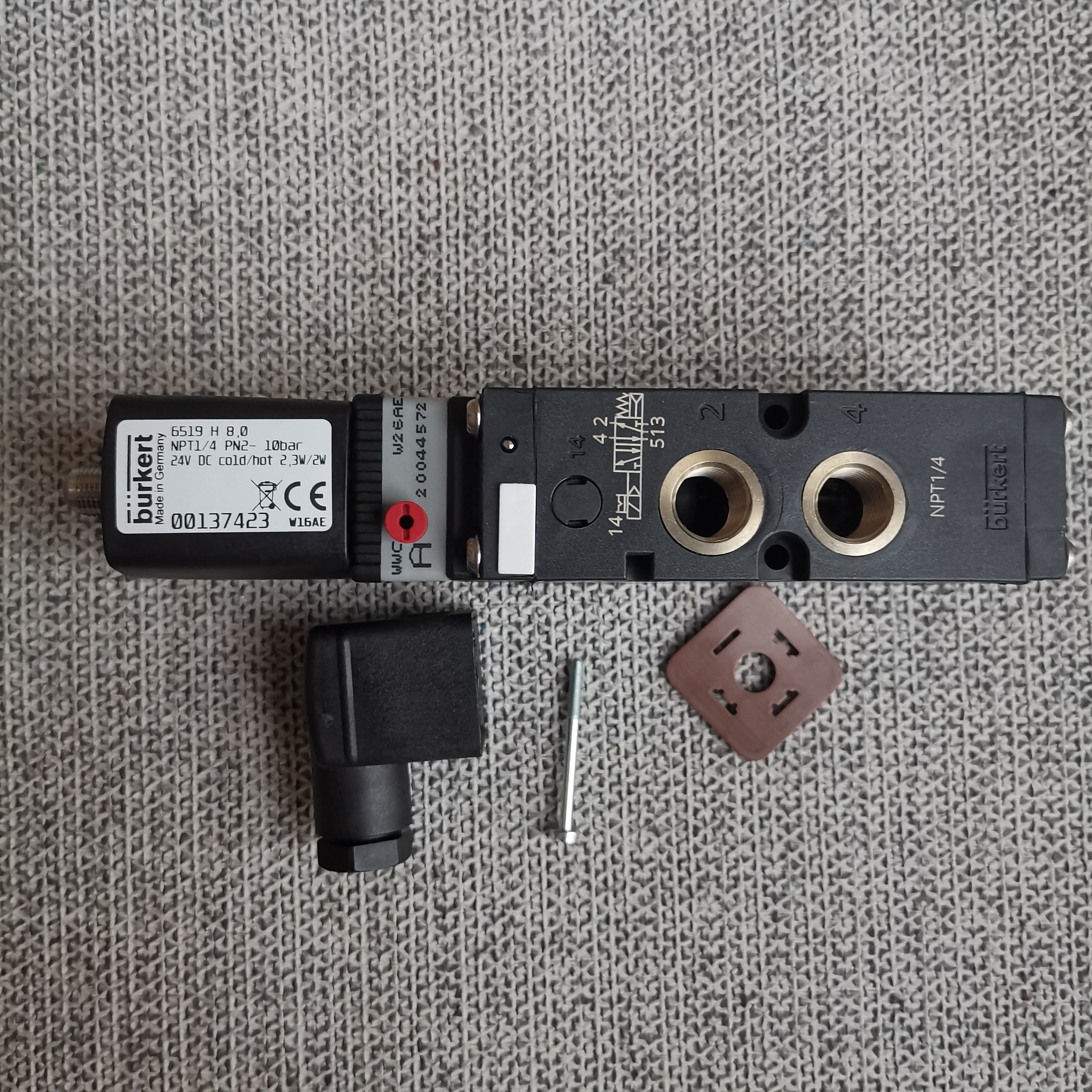 Burkert 6519 series Pilot operated pneumatic solenoid valve 137423