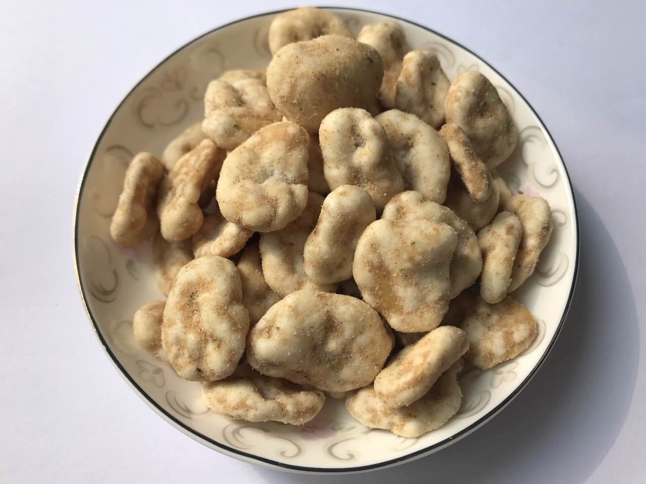 Vegan OEM Cocoa Flavor Coated Fried Broad Bean Chips Crispy