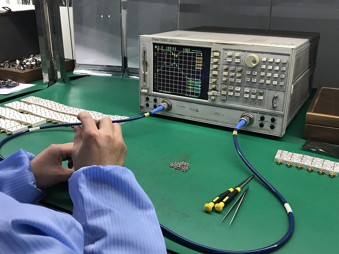 Compact Broadband Horn Antenna / Rf Horn Antenna For Communications