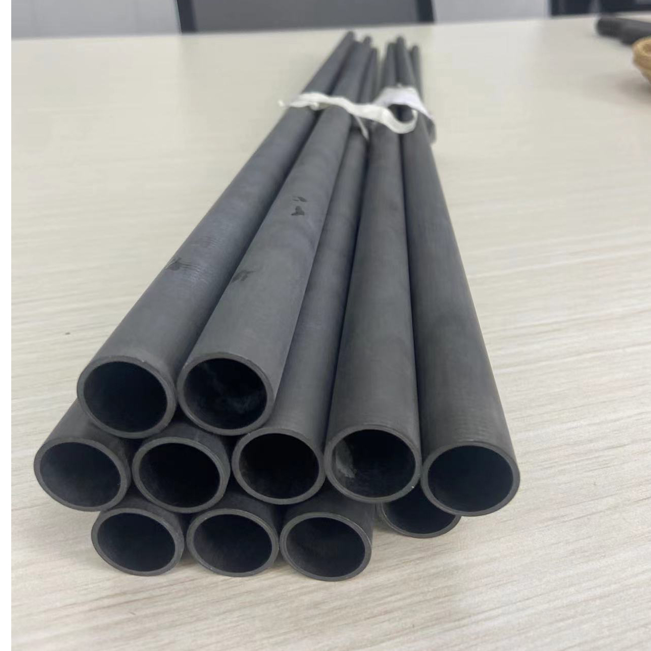 Lightweight Carbon Fiber Billiard Cue with Unilock Design and OEM Tapered Carbon Tubes