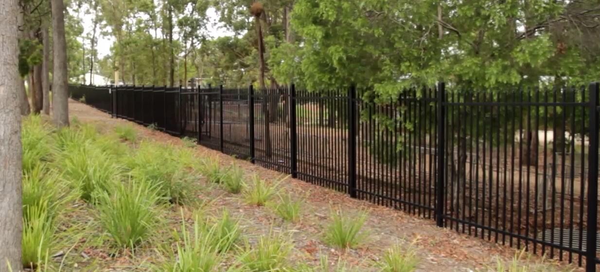 Steel Fence Mesh Price/Corrugated Steel Fence Sheet/Tubular Steel Fence
