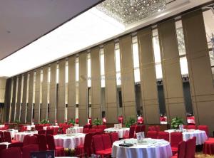 China 45dB Soundproof Level Gala Banquet Hall Partition Wall Customization wholesale