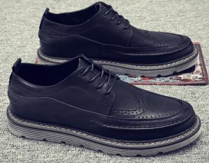 China Retro Breathable Leather Mens Brogue Sneakers Stitched Reinforced wholesale