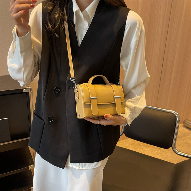 Stylish Lady Crossbody Leather Belt Bag with Adjustable Strap Must-Have Accessory
