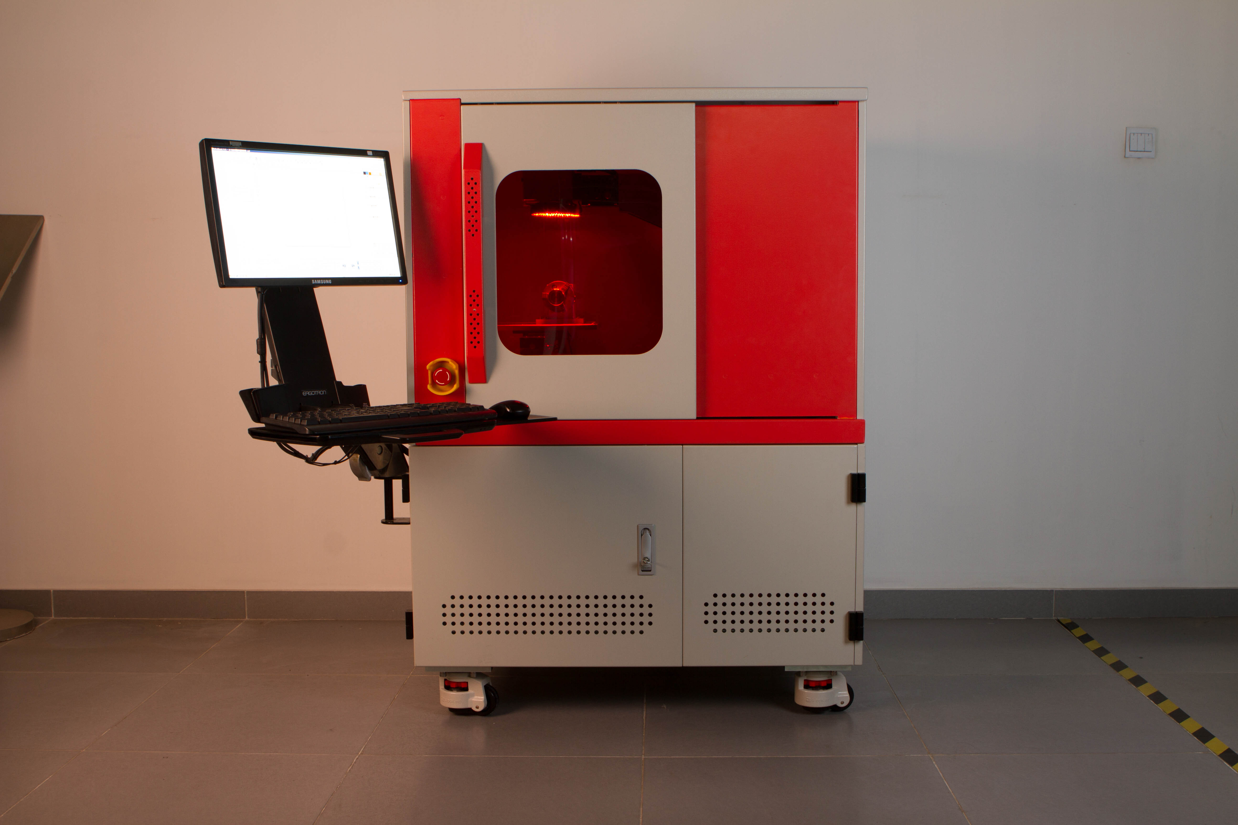 4 Axis Control CCD Machine Vision Laser Marking Machine With Automatic Position