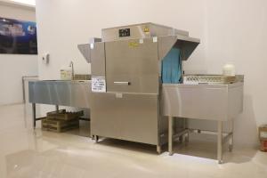 China Kitchen Rack Conveyor Dishwasher 380V Commercial Automatic Dishwasher CE wholesale