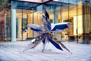 China Hotel Pool Decorative Metal Sculpture Contemporary Modern Art Outdoor Sculpture wholesale