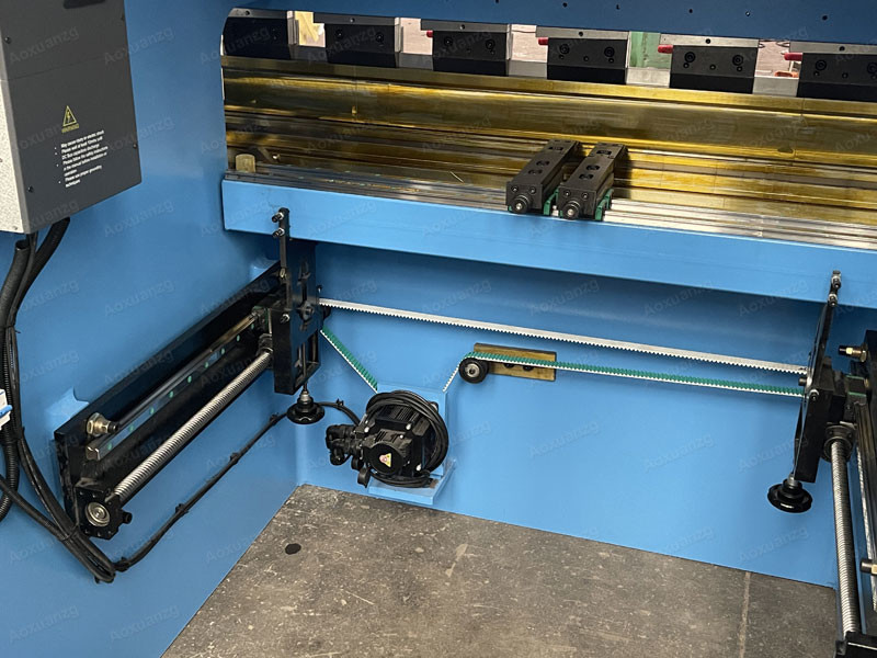 6mm Thickness Metal Sheet CNC Hydraulic Bending Machine 1600mm Press Brake 80T