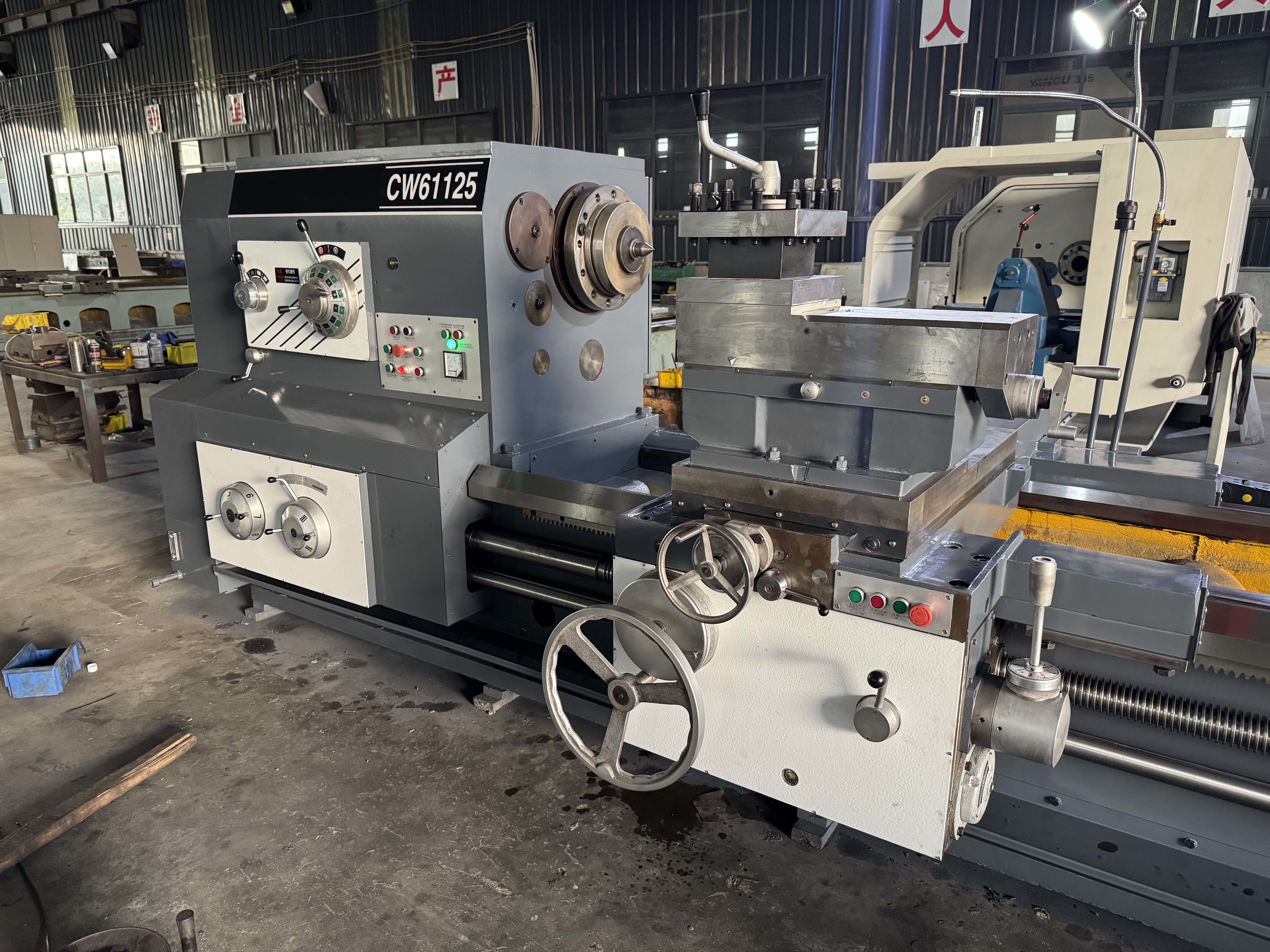 CW6180F Heavy Horizontal Ordinary Lathe High-rigidity Guide Rail Width 600mm Floor Manual Lathe