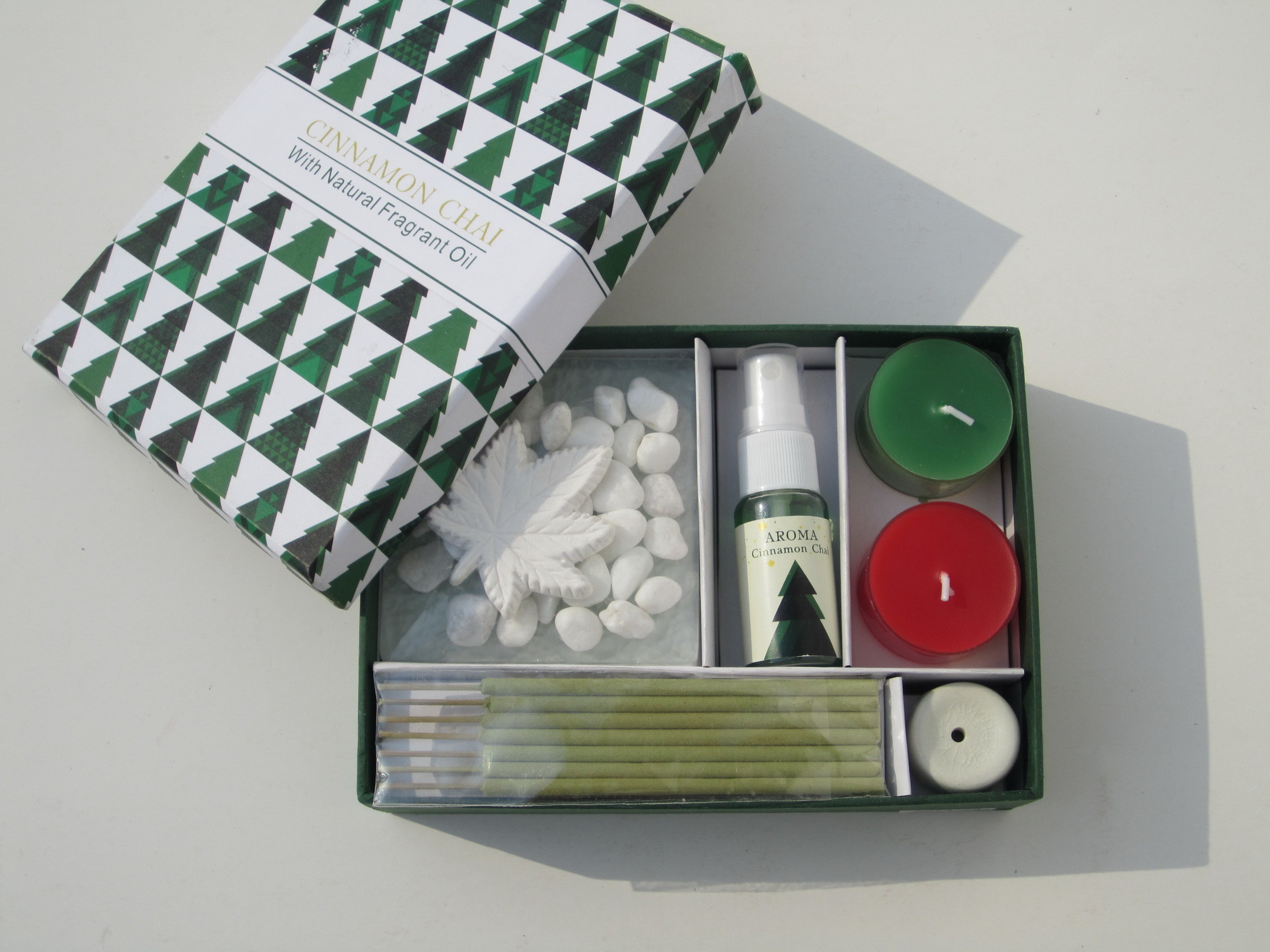 Red & Green Cinnamon chai fragrance scented tealight candle & holder packed into gift box