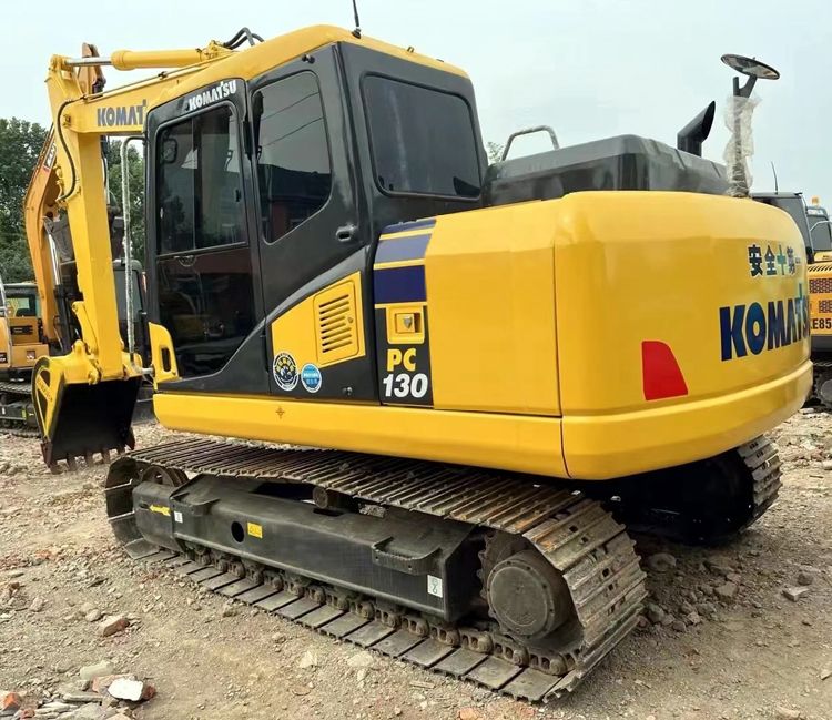 Active Small 13 Ton Used Excavator Komatsu PC 130 in Shanghai with Cummins Engine