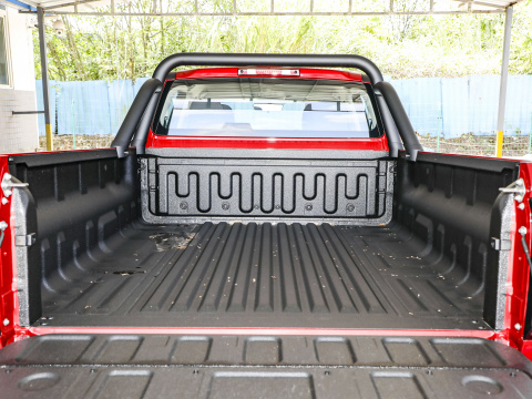 Great Wall Cannon Pickup Truck with Electric Driver's Seat Adjustment and 4 Cylinders