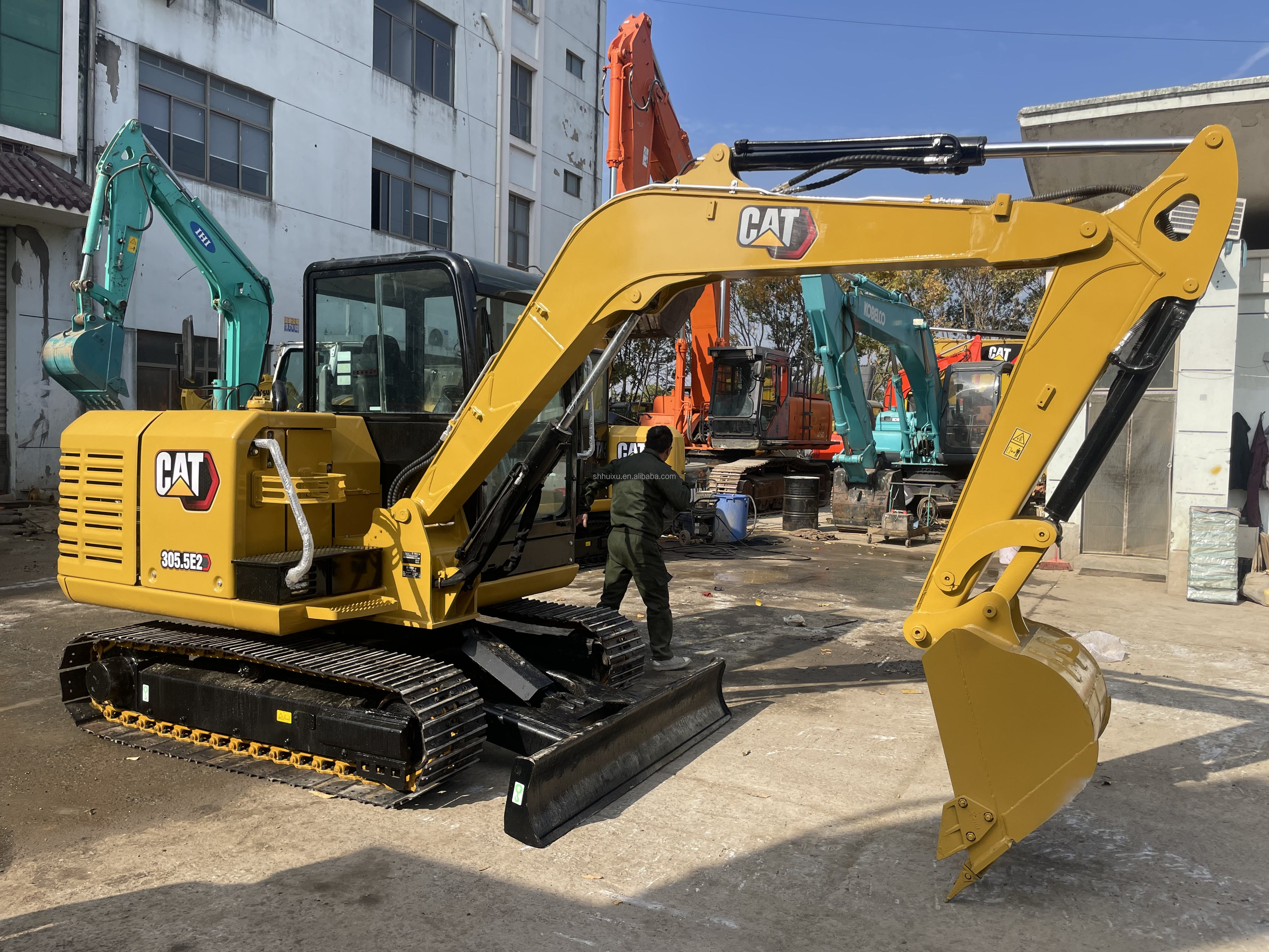 Small excavator caterpillar CAT 305.5E excavator mini digger buy used mini CAT305.5 excavators for sales