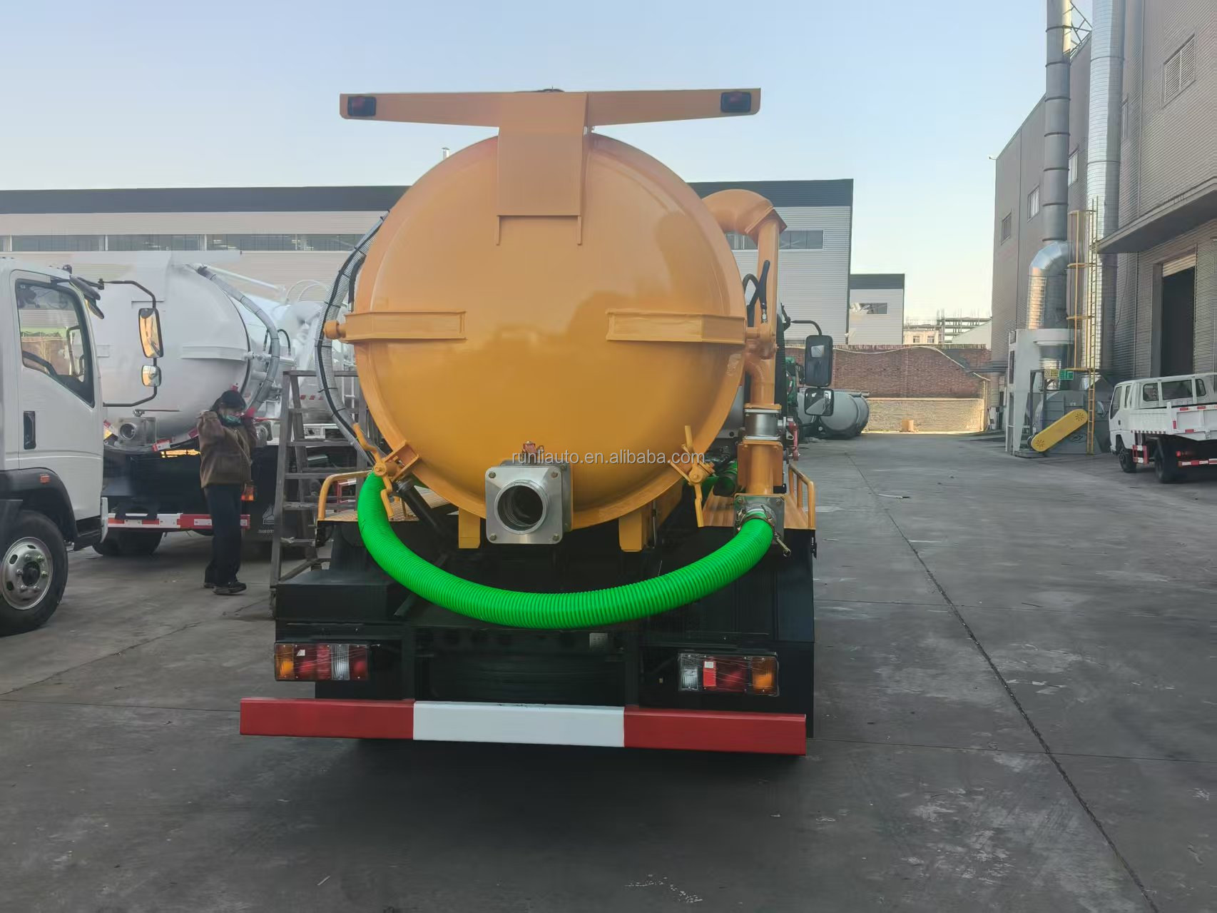 Factory Customized ISUZU 5CBM Small Mini Vacuum Suction Septic Sewage Fecal Suction Truck