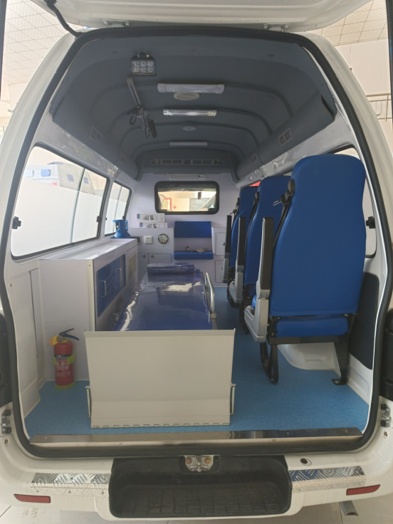 Jinlong Medical Emergency Ambulance Gasoline 7 Seats 4×2