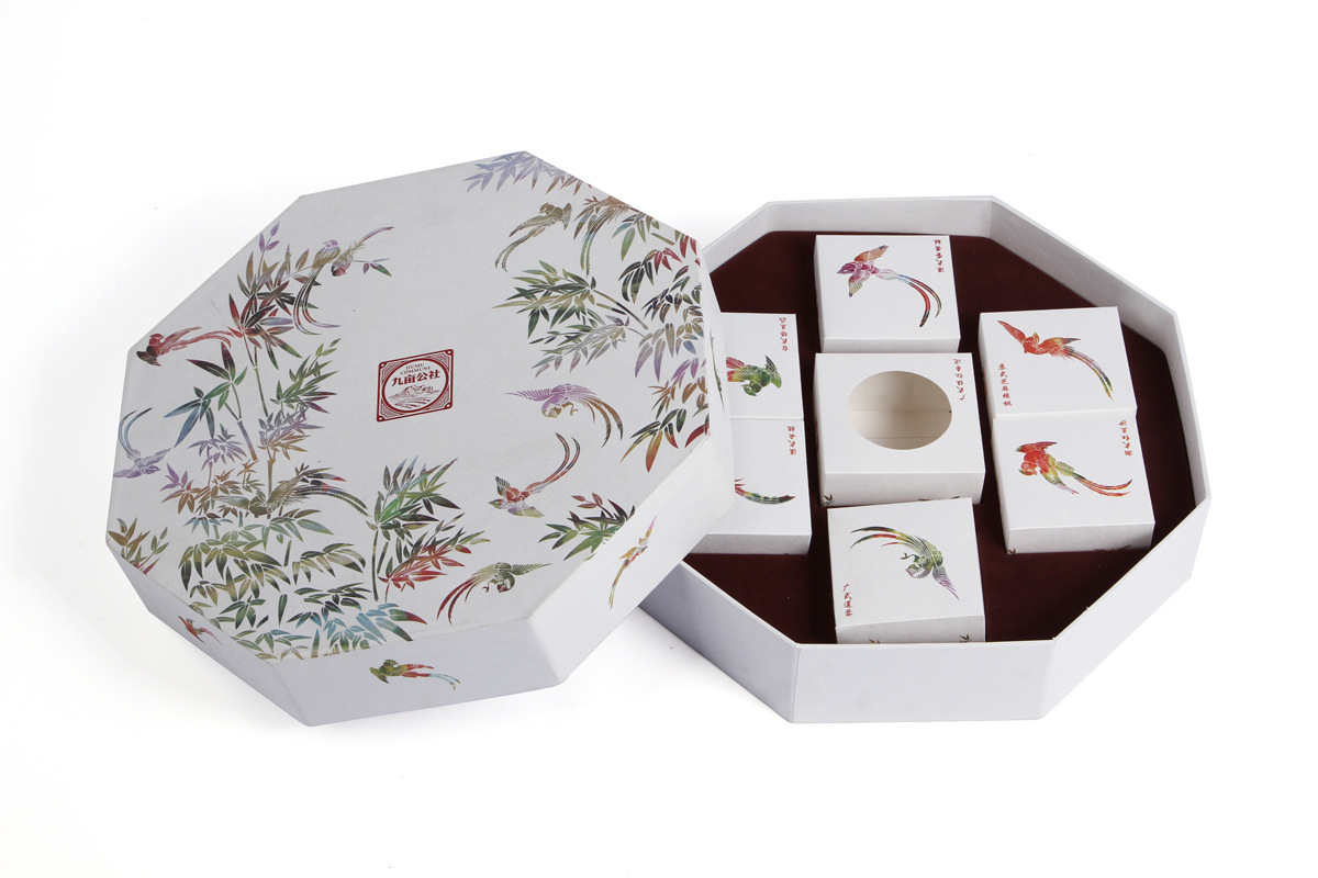 Dustproof Foldable Magnetic Gift Box , Antiwear Cardboard Box With Magnetic Closure