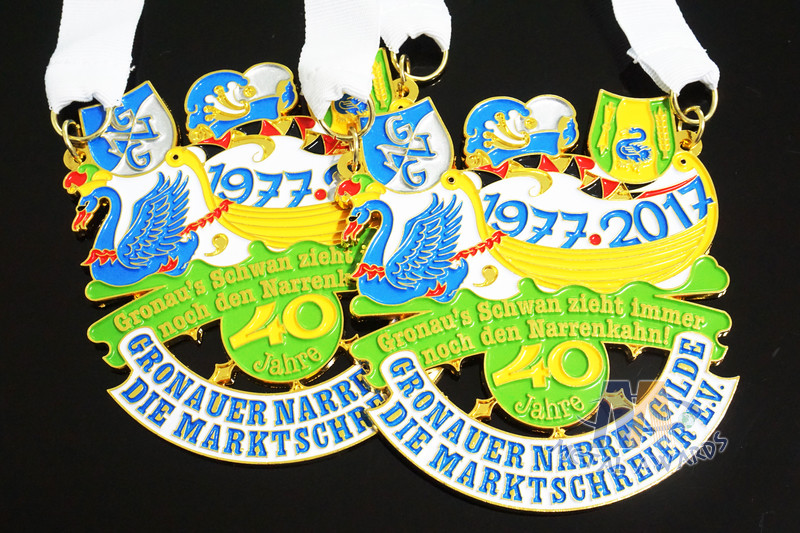 Metal Orden Sports Enamel Award Medallions Custom Design With Cut Out Effect