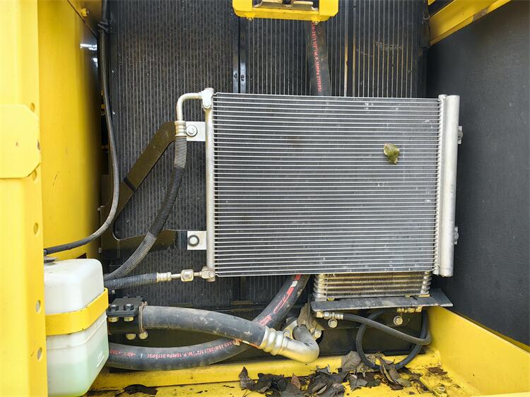 Original Hydraulic Valve Used Komatsu PC200-7 Crawler Excavator 19900KG Operating Weight