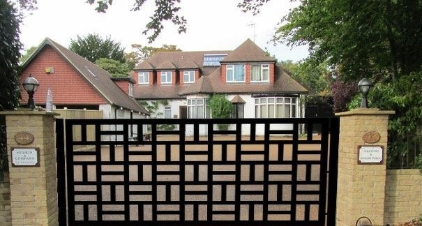 Galvanized Steel Cast Iron Door Anti Cracking Easily Assembled Black Color
