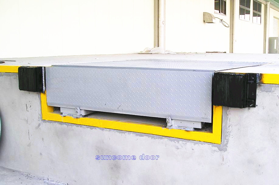 3 Phrase Hydraulic Dock Ramp Common Eco - Friendly For Heavy Lifting