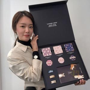 China Foldable Paper Gold Stamping Crownwin Packaging For Diverse Objects wholesale