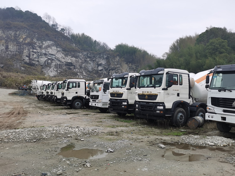 Good Condition Sinotruk 10 Cbm Concrete Mixer Truck Used