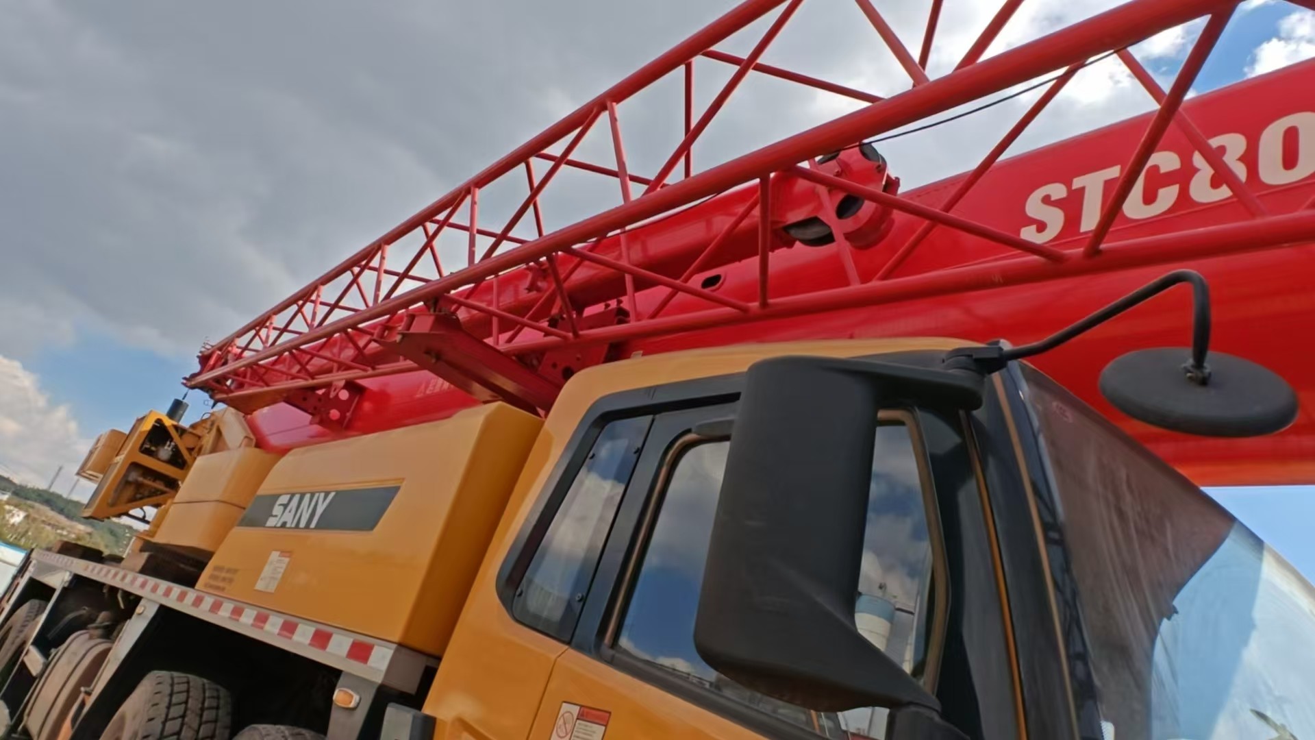 2022 Sany 80 Ton Mobile Truck Crane with Five-Arm Jib and Max Working Height of 50 Meters in Excellent Condition