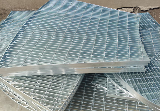 Steel grating with special shape