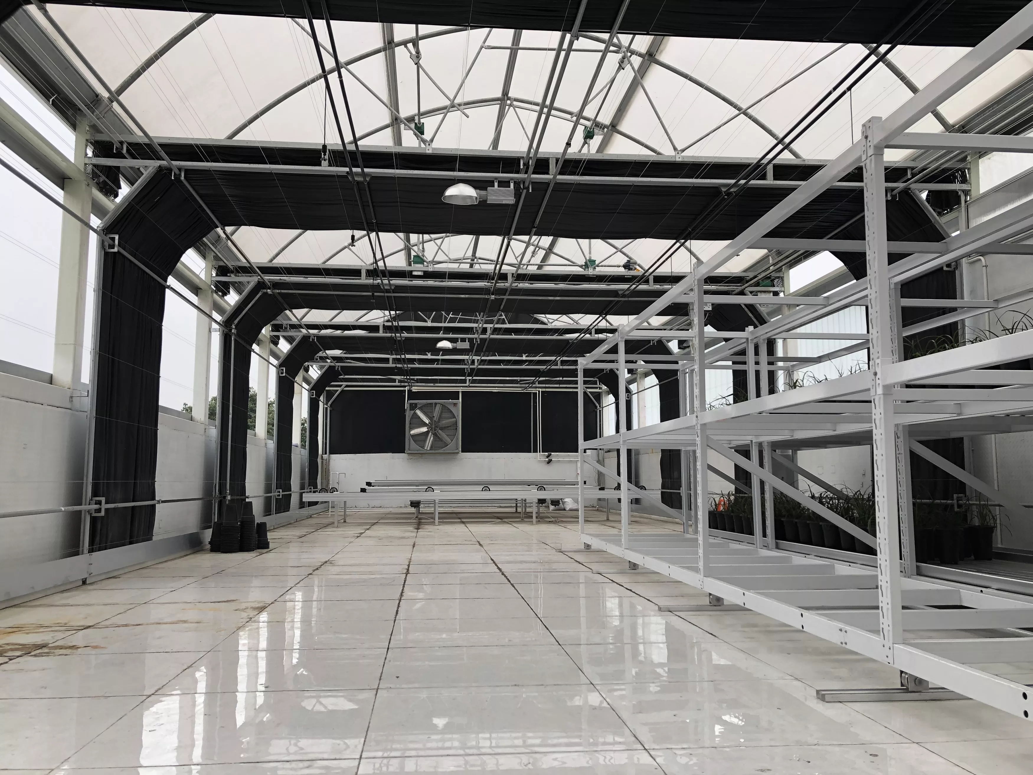 Hot Galvanized Multilevel Greenhouse Racks Double Layer Ebb And Flow Rolling Benches