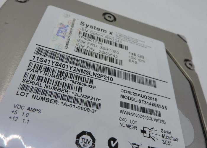 IBM Hard Disk 40K1044 26K5842 39R7350 146G 15K SAS 3.5 X3650 1 year warranty